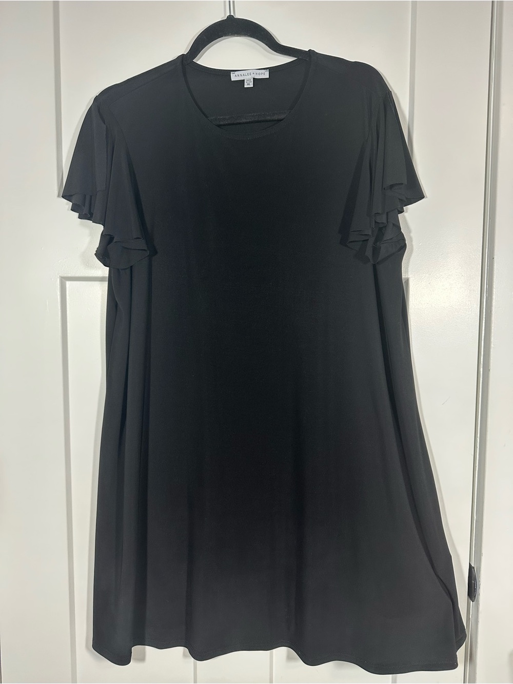 Annalee + Hope Black Minimal Scoop Neck Top